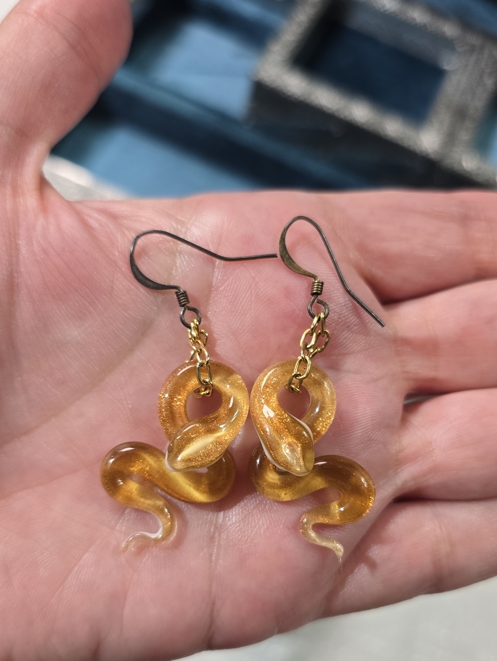 Venetiaurum Murano Glass Golden Glittering Snake Pendant Necklace & Earring Set - Picture 10 of 12